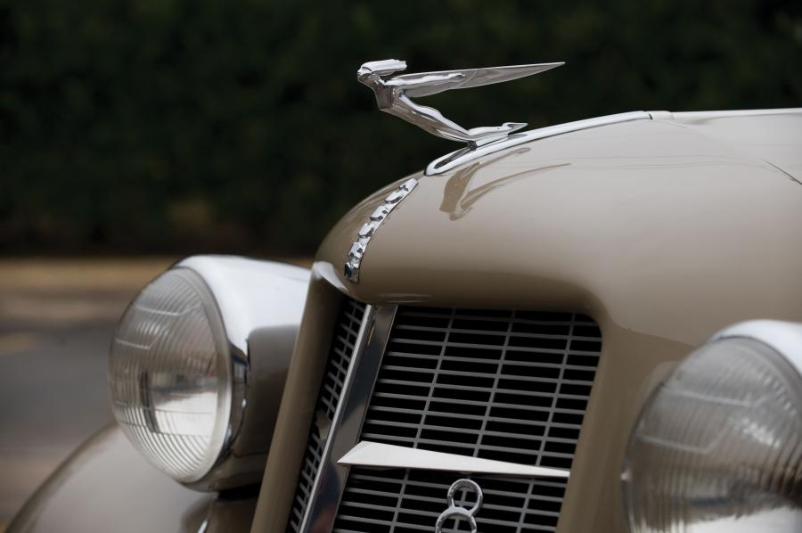 Детали экстерьера Auburn 851 Supercharged Dual Ratio Phaeton Sedan 1935 года  (фото 30 из 40)